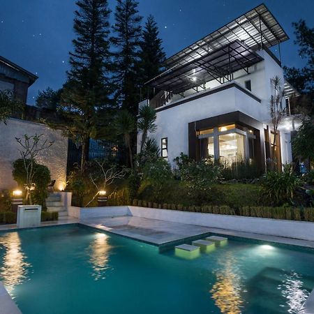 Villa Alessa Puncak Luaran gambar