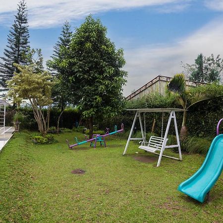 Villa Alessa Puncak Luaran gambar