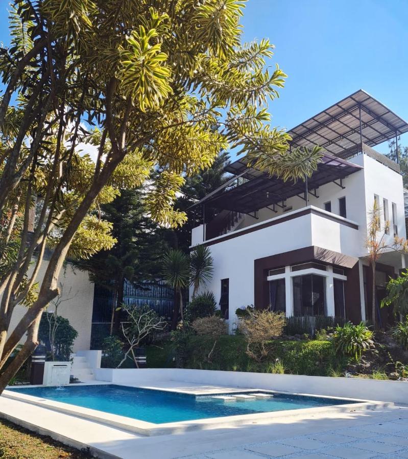 Villa Alessa Puncak Luaran gambar