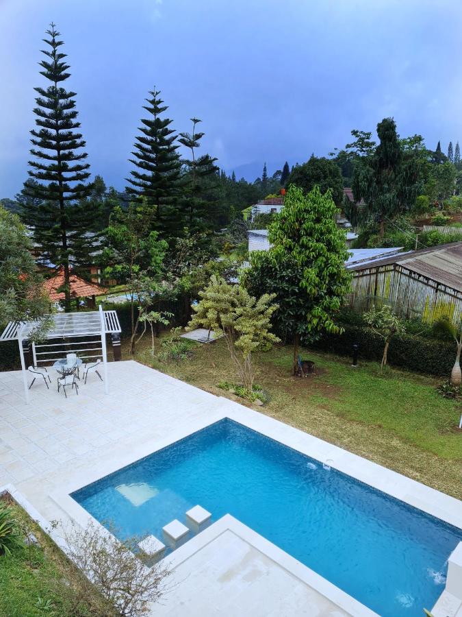 Villa Alessa Puncak Luaran gambar