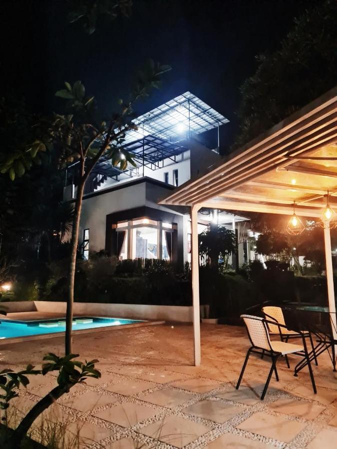 Villa Alessa Puncak Luaran gambar