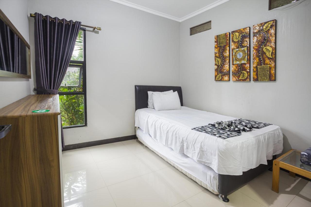 Villa Alessa Puncak Luaran gambar