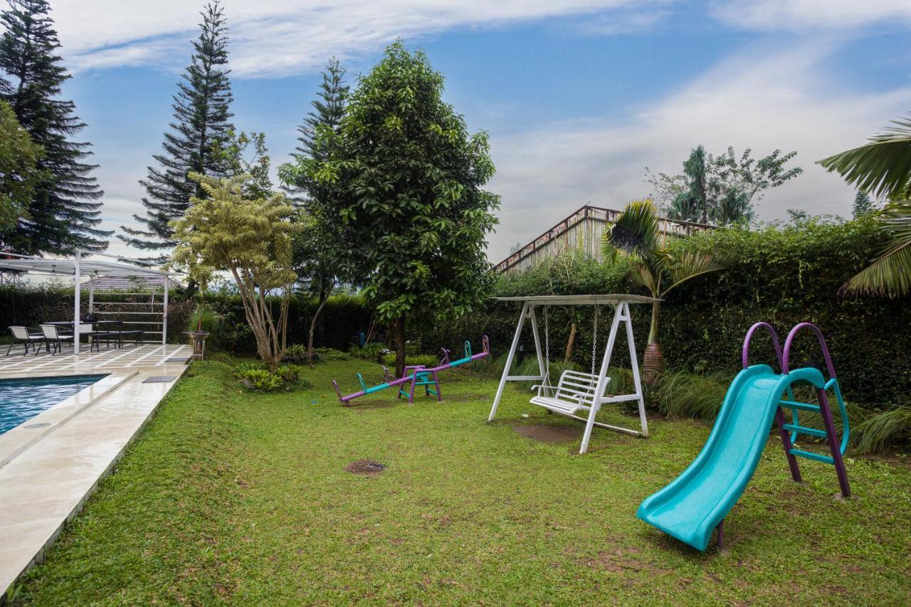 Villa Alessa Puncak Luaran gambar